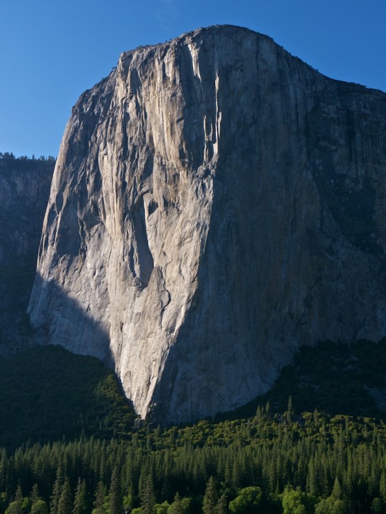 El Cap 最明顯的中間那條線就是The Nose路線