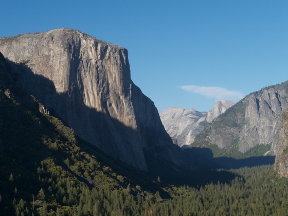 優勝美地，前景為El Cap，後景為Half Dome。Photo：David E. Anderson