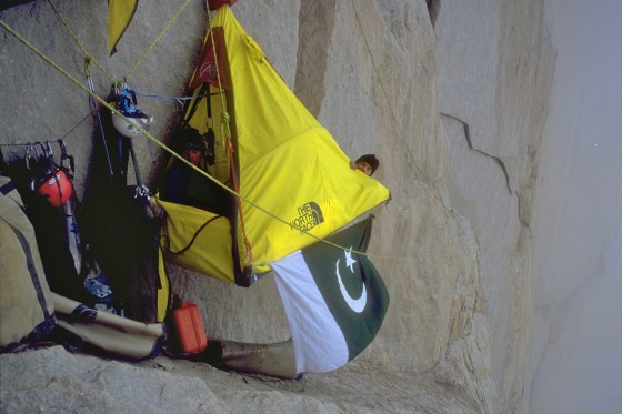 巴基斯坦的高海拔大岩壁攀登，必須在岩壁上過夜好幾晚。