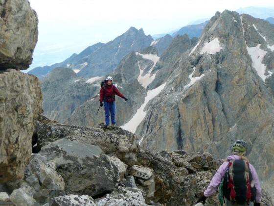 嚮導兩個女性朋友攀登Grand Teton。